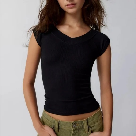 Urban Outfitters BDG Shannen Ribbed V-Neck Top - Size M - Black - NWOT - Picture 1 of 8
